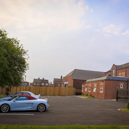 Near Centre With Free Parking Leeds (West Yorkshire)
